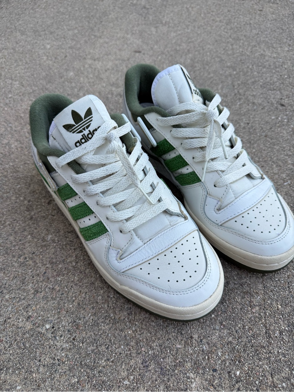 adidas Forum 84 low White Sneakers with Green Stripes and Olive Lining